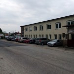 SOLYMÁRON a VASÚTÁLLOMÁS közelében irodák, bemutatótermek, raktárak, üzlethelyiségek kiadók. 