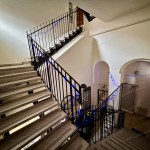 Kaposvár belvárosában eladó egy modern, teljes körűen felújított 68 m2-s, amerikai konyhás nappali, +2  szobás, galériás téglala